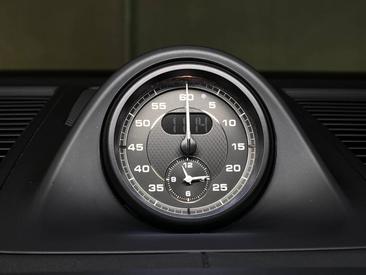 Porsche Macan T — photo 30
