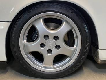 Porsche 964 Carrera 4 Coupe — photo 6