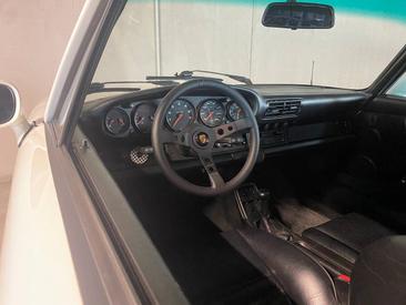 Porsche 964 Carrera 4 Coupe — photo 11