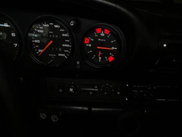 Porsche 964 Carrera 4 Coupe — photo 15