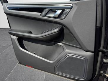 Porsche Macan S — photo 12