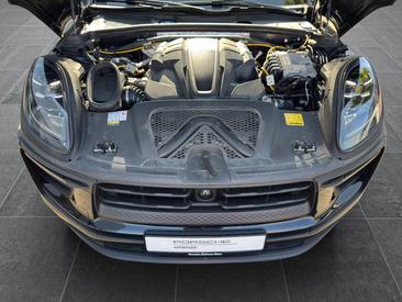 Porsche Macan S — photo 21