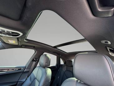 Porsche Macan S — photo 26