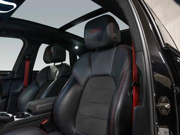 Porsche Macan GTS — photo 17