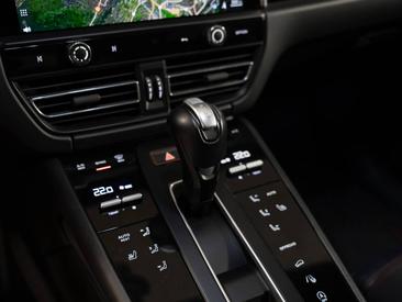 Porsche Macan GTS — photo 27