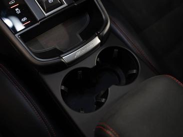 Porsche Macan GTS — photo 35