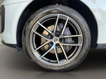Porsche Macan — photo 9