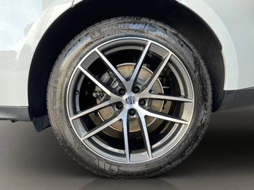 Porsche Macan — photo 10