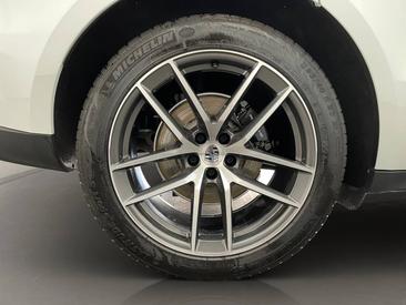 Porsche Macan — photo 11