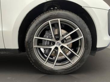 Porsche Macan — photo 12