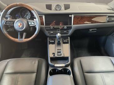 Porsche Macan — photo 14