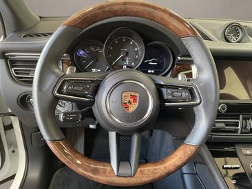 Porsche Macan — photo 15