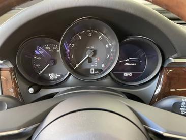 Porsche Macan — photo 16