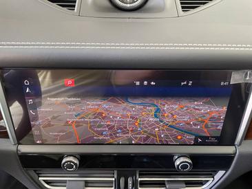 Porsche Macan — photo 18
