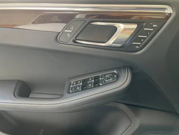 Porsche Macan — photo 19