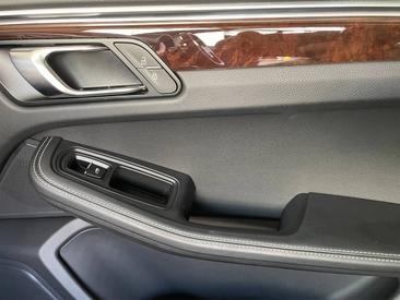 Porsche Macan — photo 20