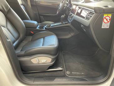 Porsche Macan — photo 21