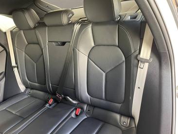 Porsche Macan — photo 23