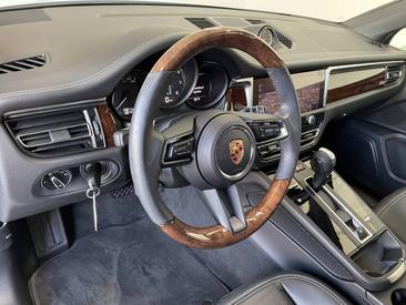Porsche Macan — photo 27