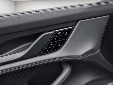 Porsche Taycan Turbo — photo 14