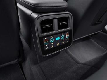 Porsche Taycan Turbo — photo 18