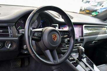 Porsche Macan Electrique S — photo 11