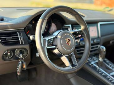 Porsche Macan Electrique Base — photo 11