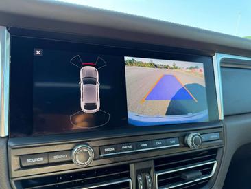 Porsche Macan Electrique Base — photo 18