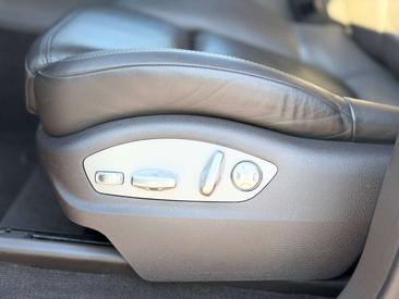 Porsche Macan Electrique Base — photo 25