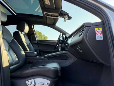 Porsche Macan Electrique Base — photo 28