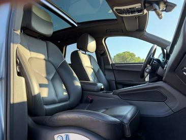 Porsche Macan Electrique Base — photo 29