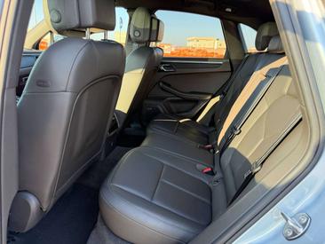 Porsche Macan Electrique Base — photo 30