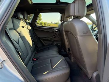 Porsche Macan Electrique Base — photo 32
