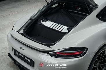 Porsche 718 Cayman GT4 — photo 12