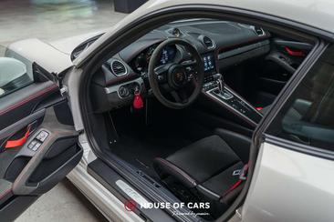 Porsche 718 Cayman GT4 — photo 15