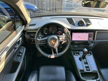 Porsche Macan Electrique Base — photo 11