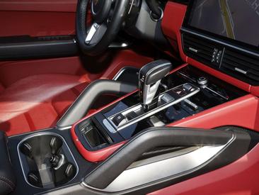 Porsche Cayenne III Turbo S E-Hybrid — photo 15