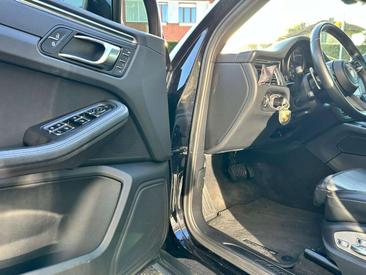 Porsche Macan Electrique Base — photo 19