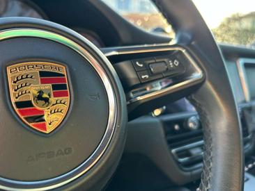 Porsche Macan Electrique Base — photo 20