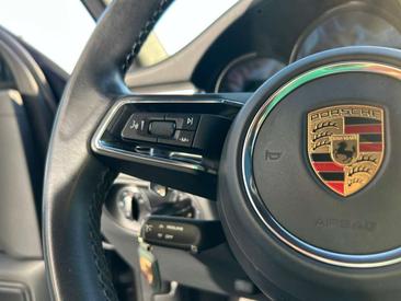 Porsche Macan Electrique Base — photo 21