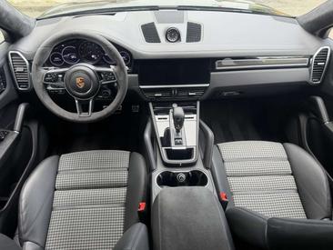 Porsche Cayenne III GTS — photo 16