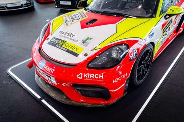 Porsche 718 Cayman GT4 — photo 5