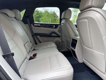 Porsche Cayenne III Platinum Edition — photo 12