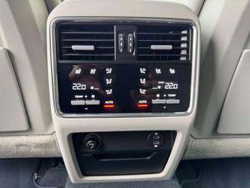 Porsche Cayenne III Platinum Edition — photo 14