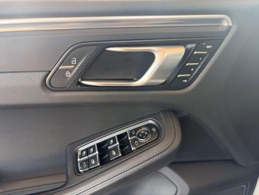 Porsche Macan Electrique — photo 12