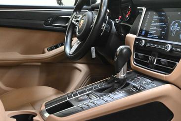 Porsche Macan Electrique Base — photo 8