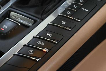 Porsche Macan Electrique Base — photo 10