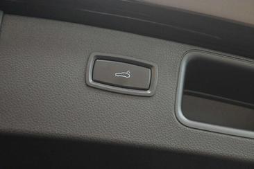 Porsche Macan Electrique Base — photo 17