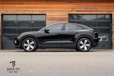 Porsche Macan Turbo — photo 2