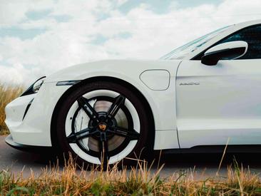Porsche Taycan 4S — photo 3